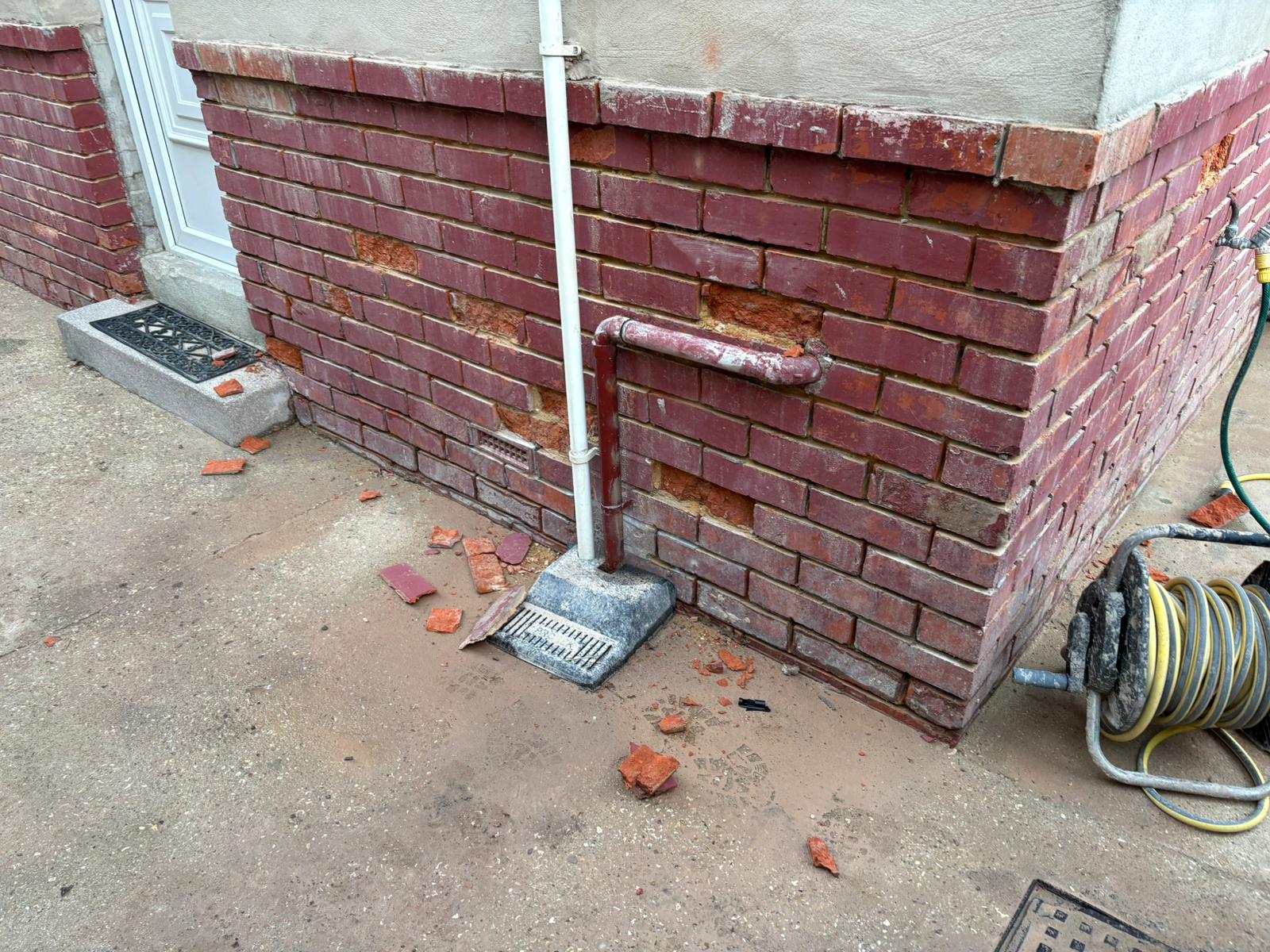 Rising damp signs on internal wall before treatment